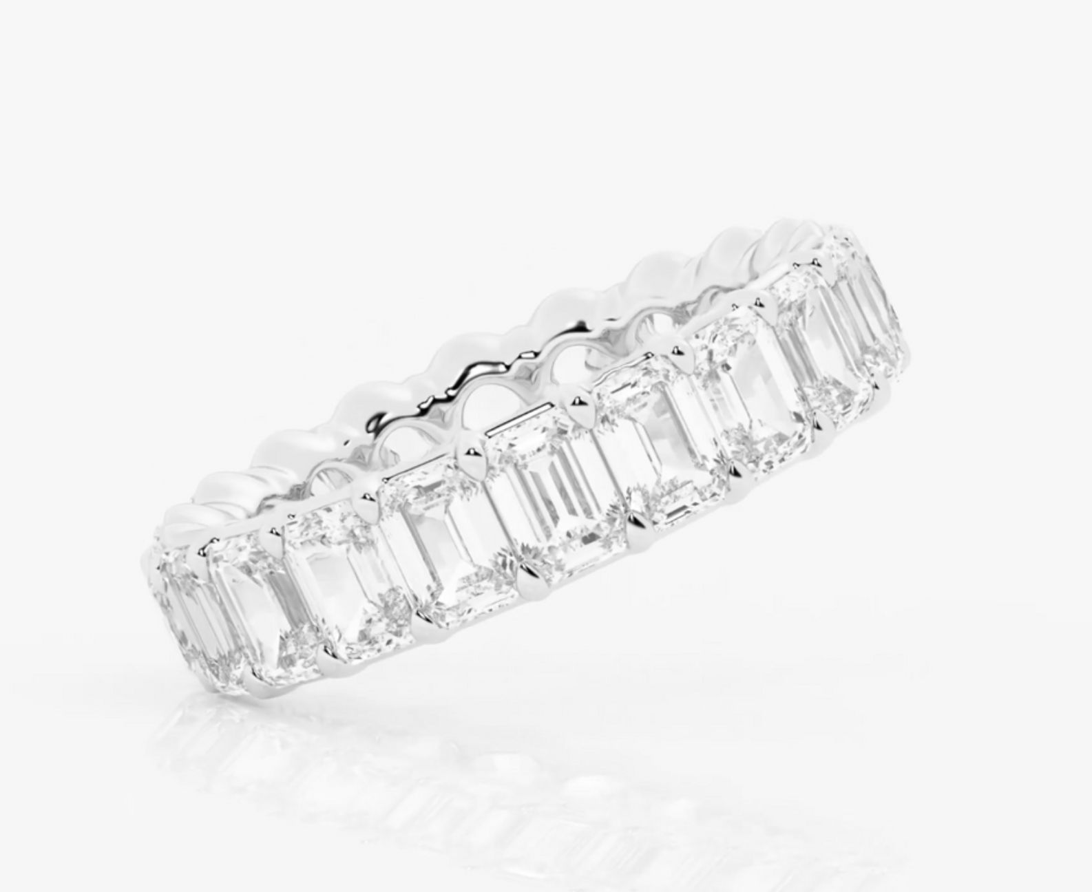 Leah | Eternity Band in 18k Gold with Half-circle Emerald Half-circle Oval Lab Diamonds (4.9mm)