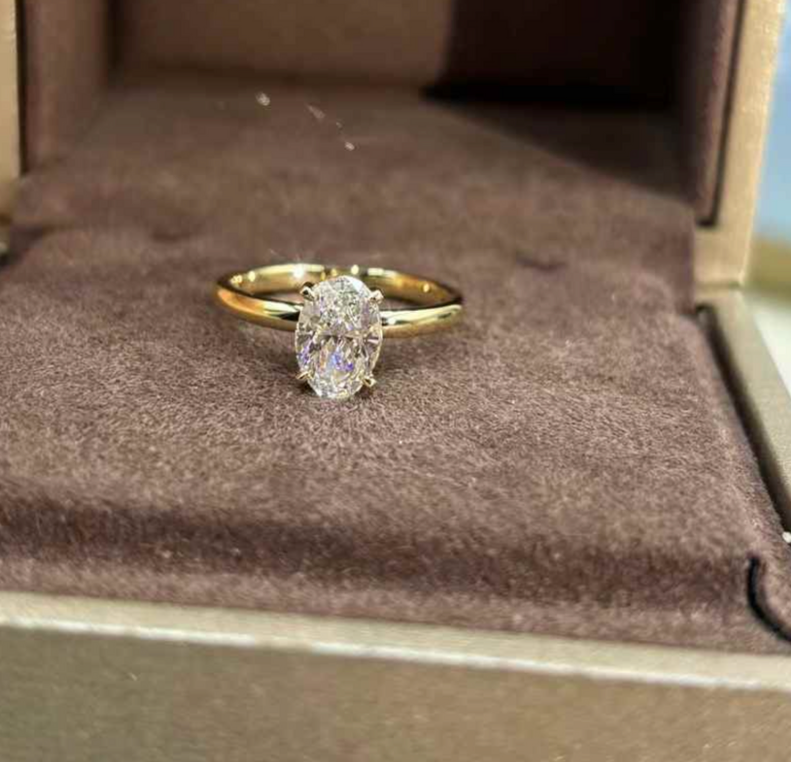 Stella Pear-cut Diamond Solitaire in 18k Gold