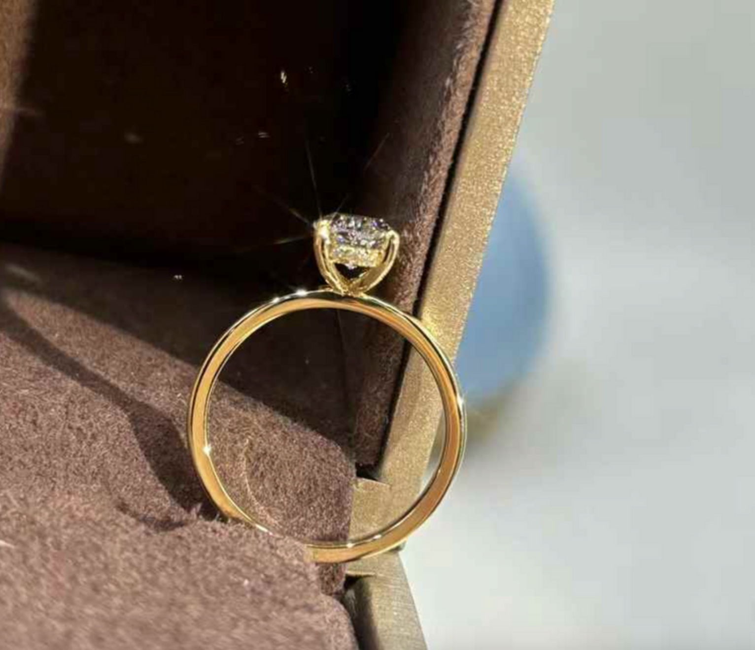 Stella Pear-cut Diamond Solitaire in 18k Gold