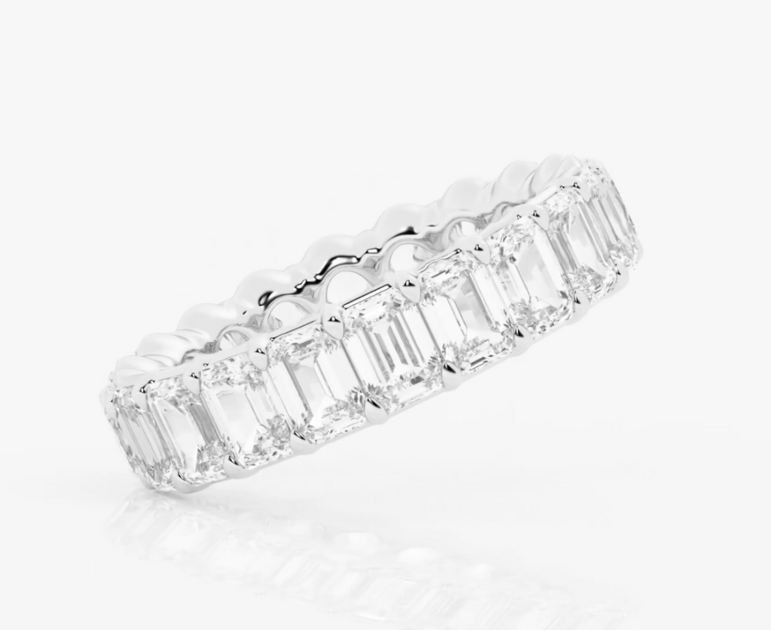 Leah Eternity Band in 18k Gold with Half-circle Emerald Half-circle Oval Lab Diamonds (4.9mm)